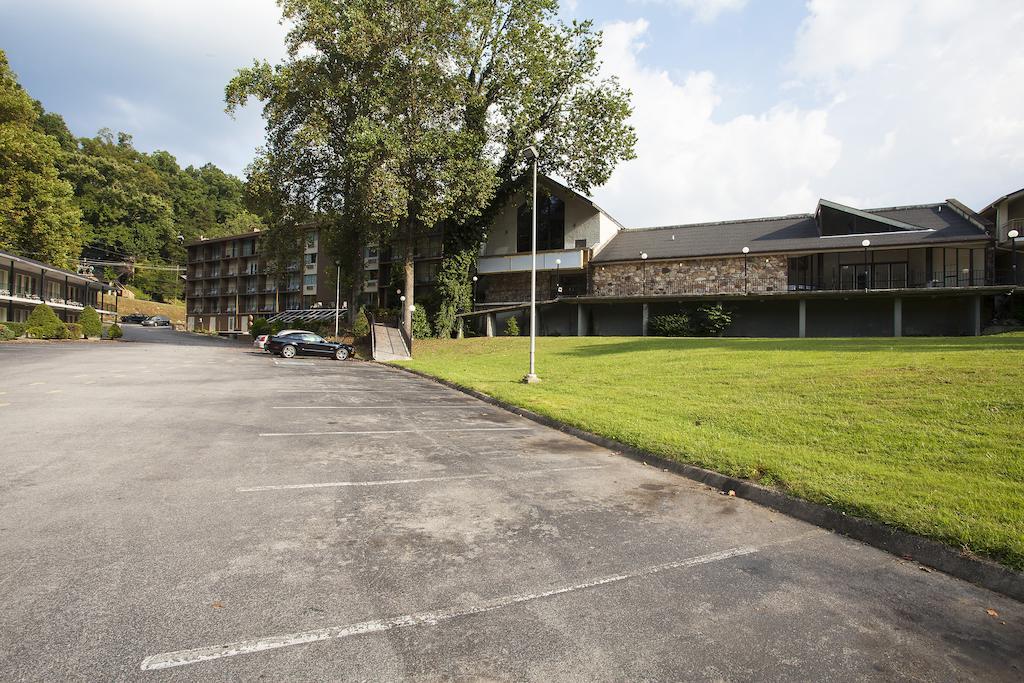 Four Seasons Motor Lodge Гетлинбург Екстериор снимка