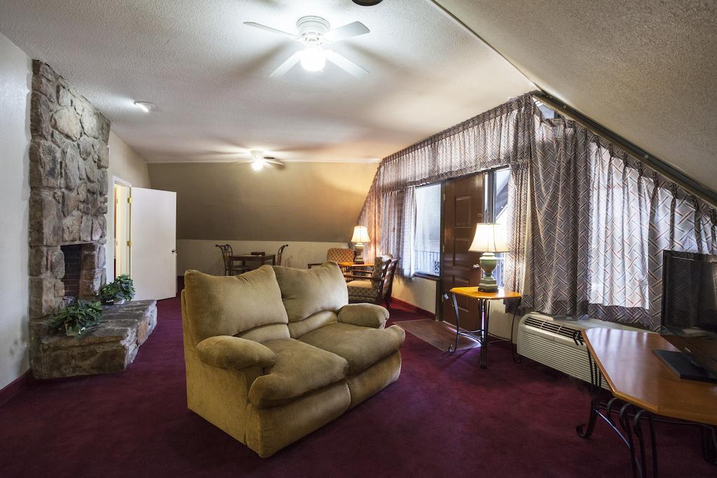 Four Seasons Motor Lodge Гетлинбург Стая снимка