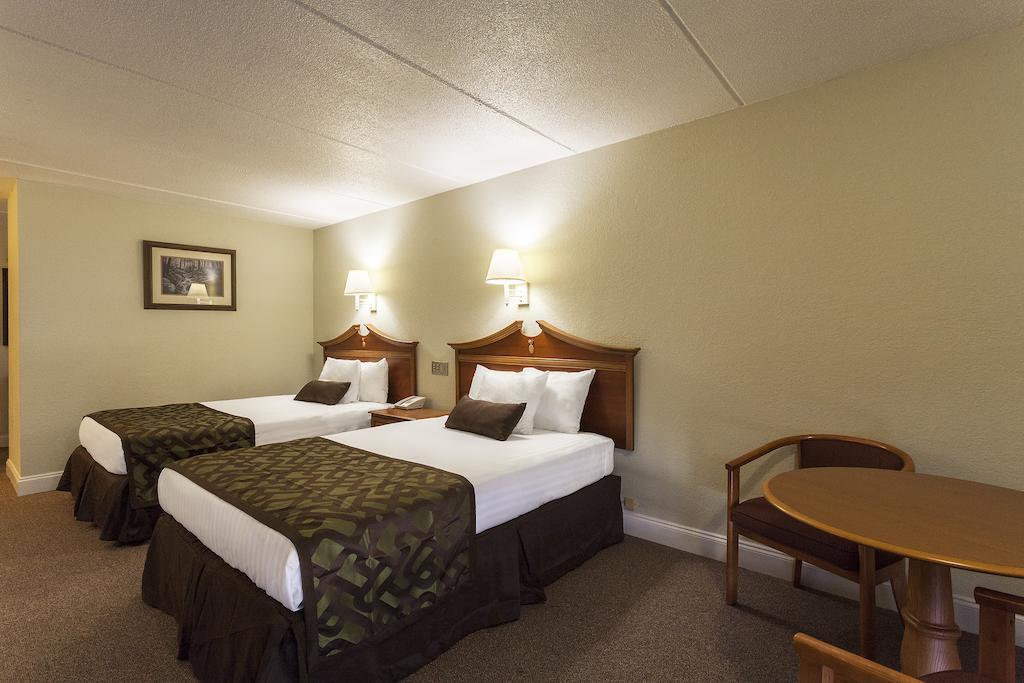 Four Seasons Motor Lodge Гетлинбург Стая снимка