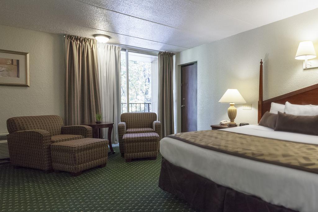 Four Seasons Motor Lodge Гетлинбург Екстериор снимка